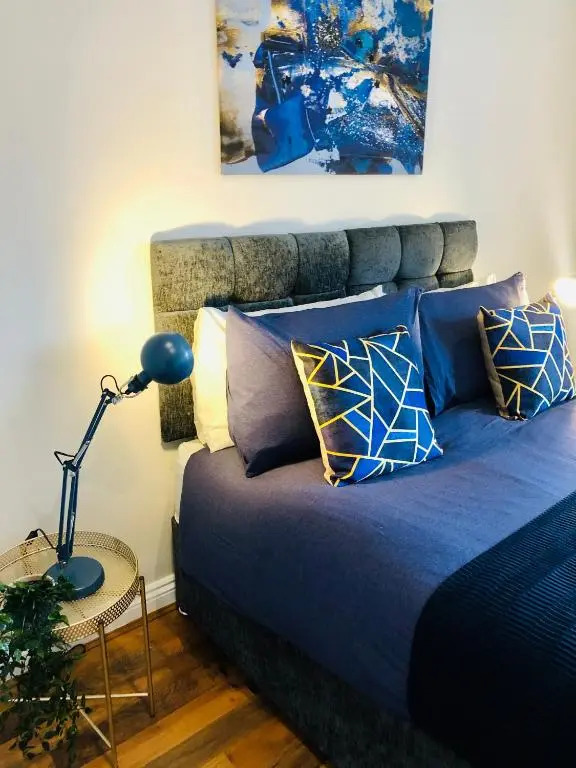MODERN LUSH SHEFFIELD APARTMENT, SHEFFIELD UNI, NETFLIX, Nearby Paid Parking