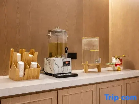 Vienna Hotel (Nantong Qingnian Middle Road Dayoujing Branch)