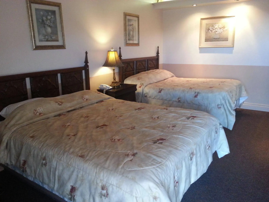 Travellers Inn