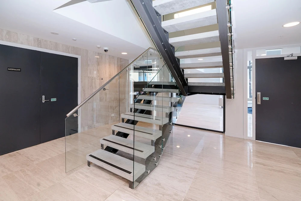 Ivory Newmarket Top Level Modern 2 Bd Apt