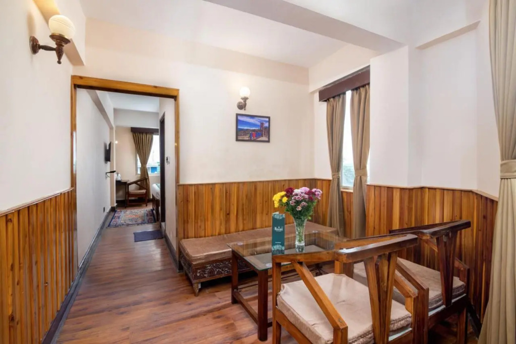 Muscatel Fairmount 100 Mts from Mall Road