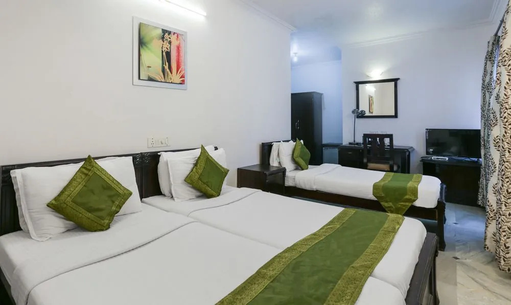 Fabhotel White Lotus