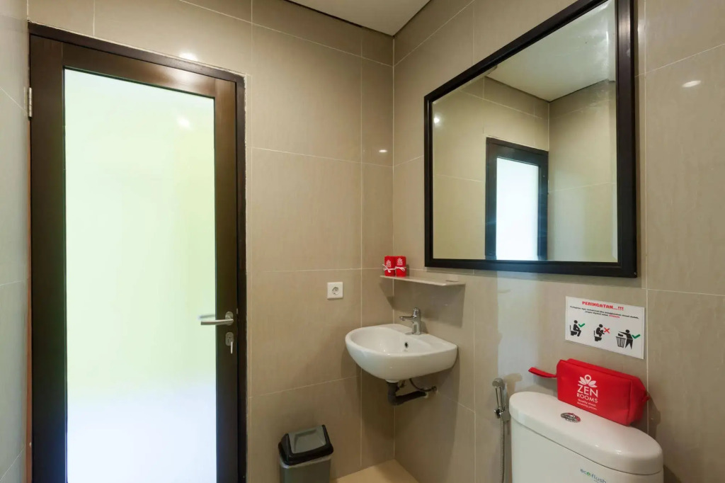 ZEN Rooms Kuta Puri Demak