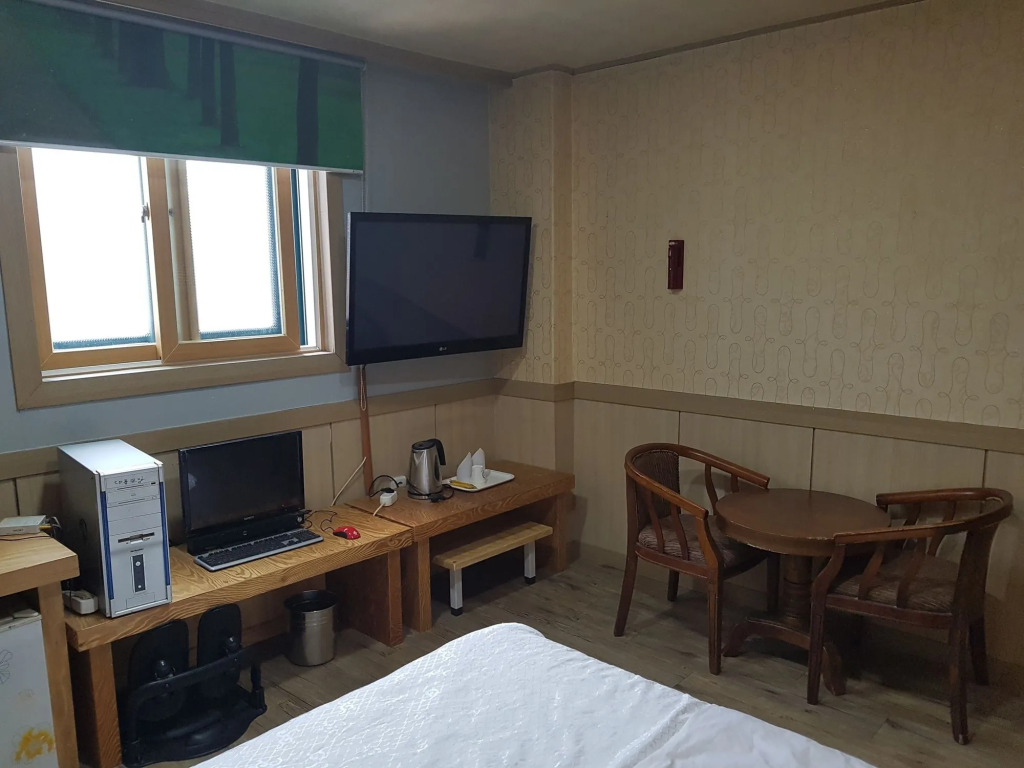 B&F Hotel