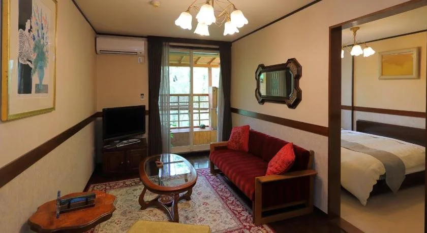 Petit Hotel Cest La Vie