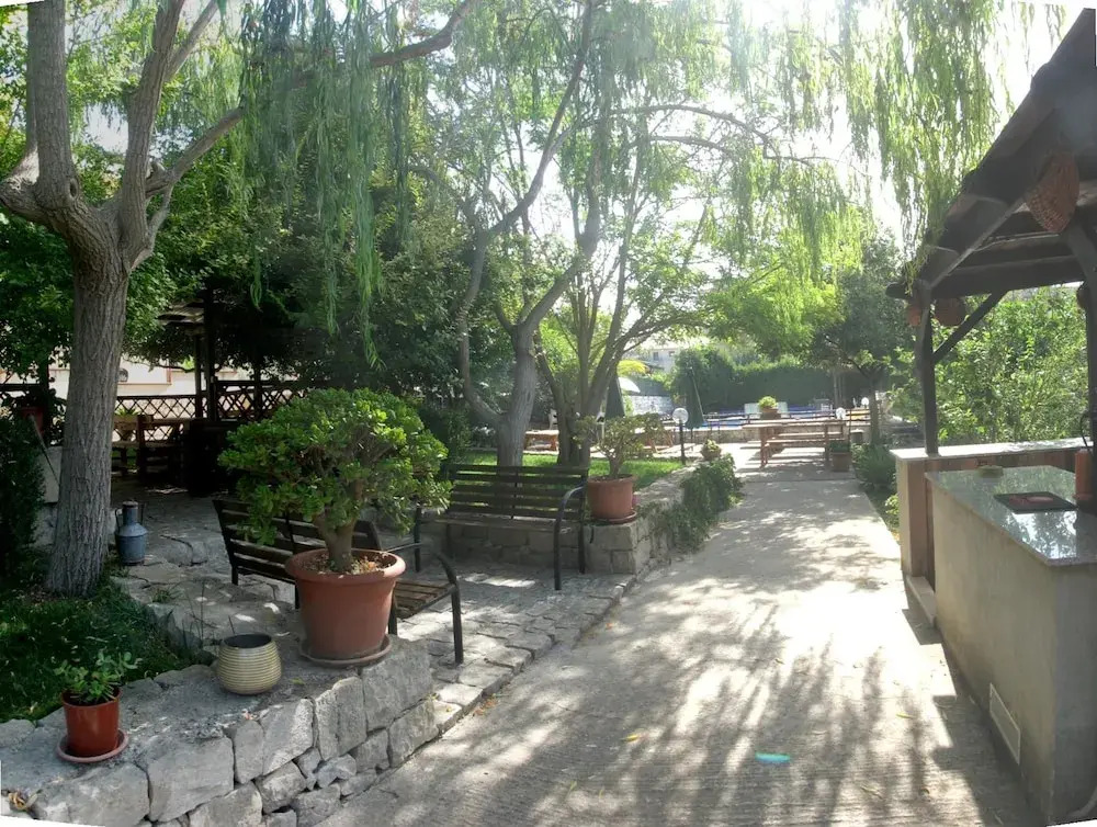 Studio in Modica, With Pool Access, Enclosed Garden and Wifi - 15 km F