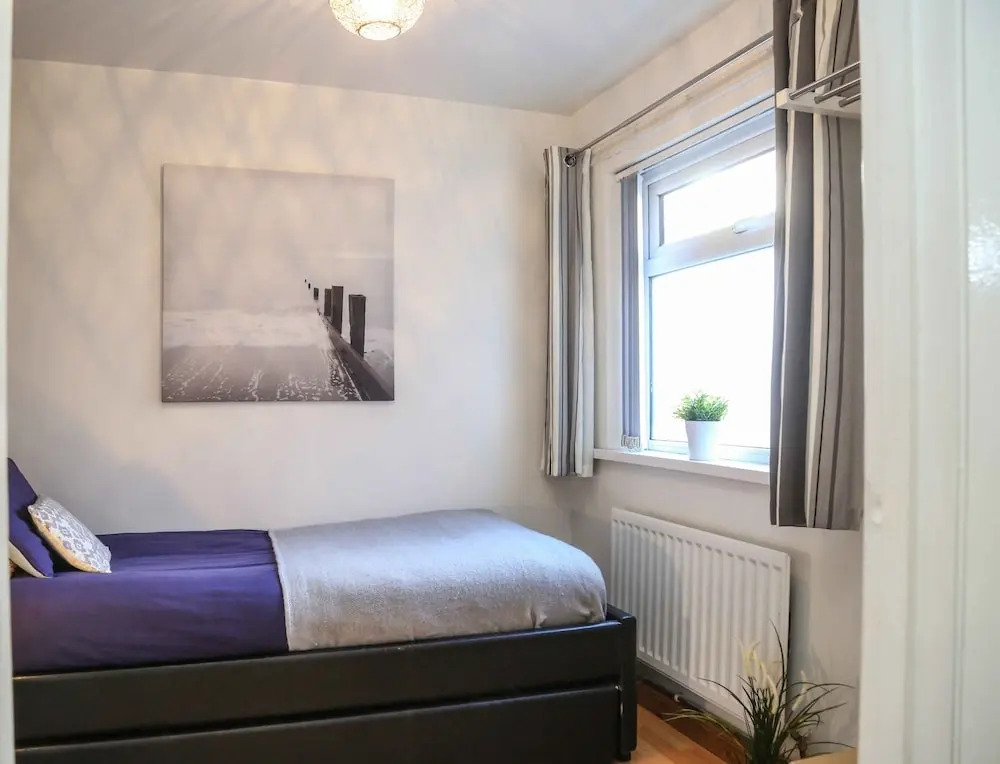 Perfect City Center Location, Parking, 4 Beds
