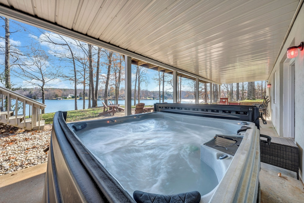 Lake Point Retreat - Lakefront Home With Hot Tub, Fire pit & Game Room