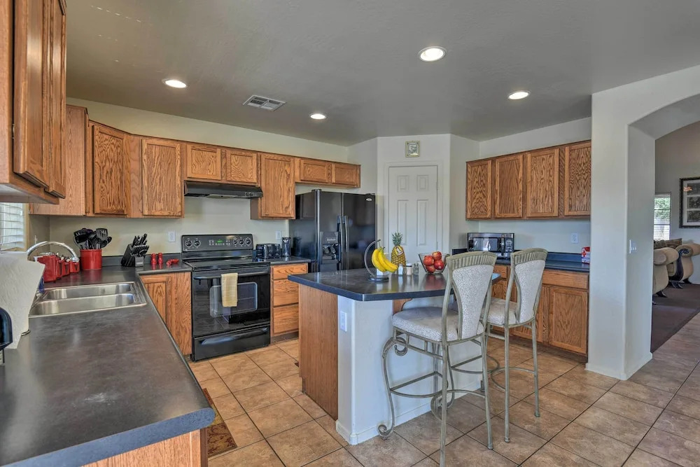 Private Pool & Hot Tub: San Tan Valley Home