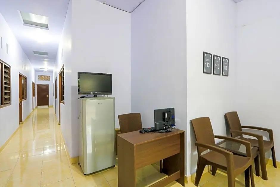 OYO Life 2724 Wisma Wijaya