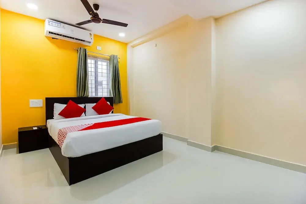 OYO 40125 Srirama Hotels, Gachhibowli