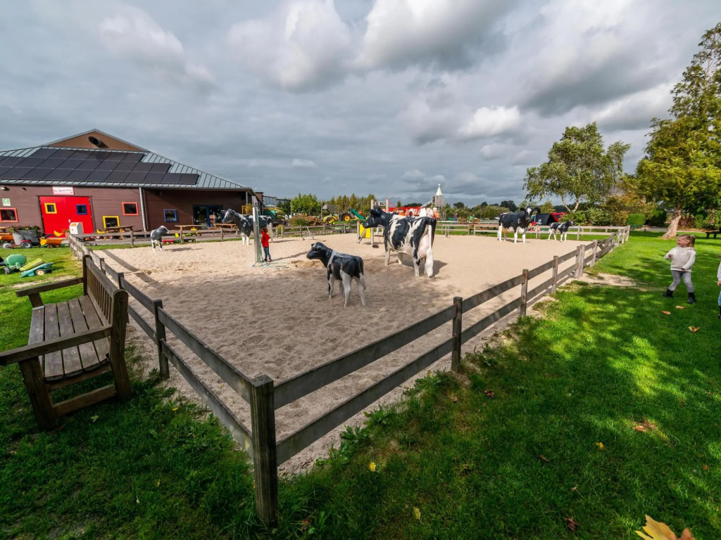 Wooden chalet with microwave, on a holiday park near three national parks