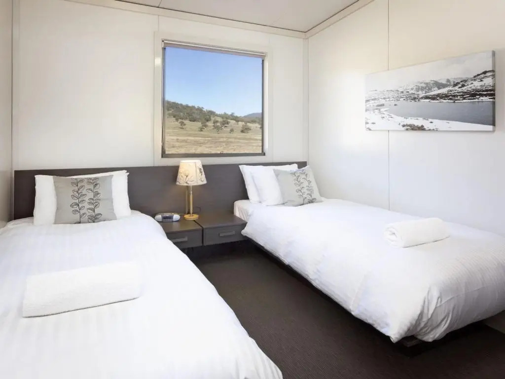 Ecocrackenback 19 'Sustainable, luxurious chalet close to the slopes.'