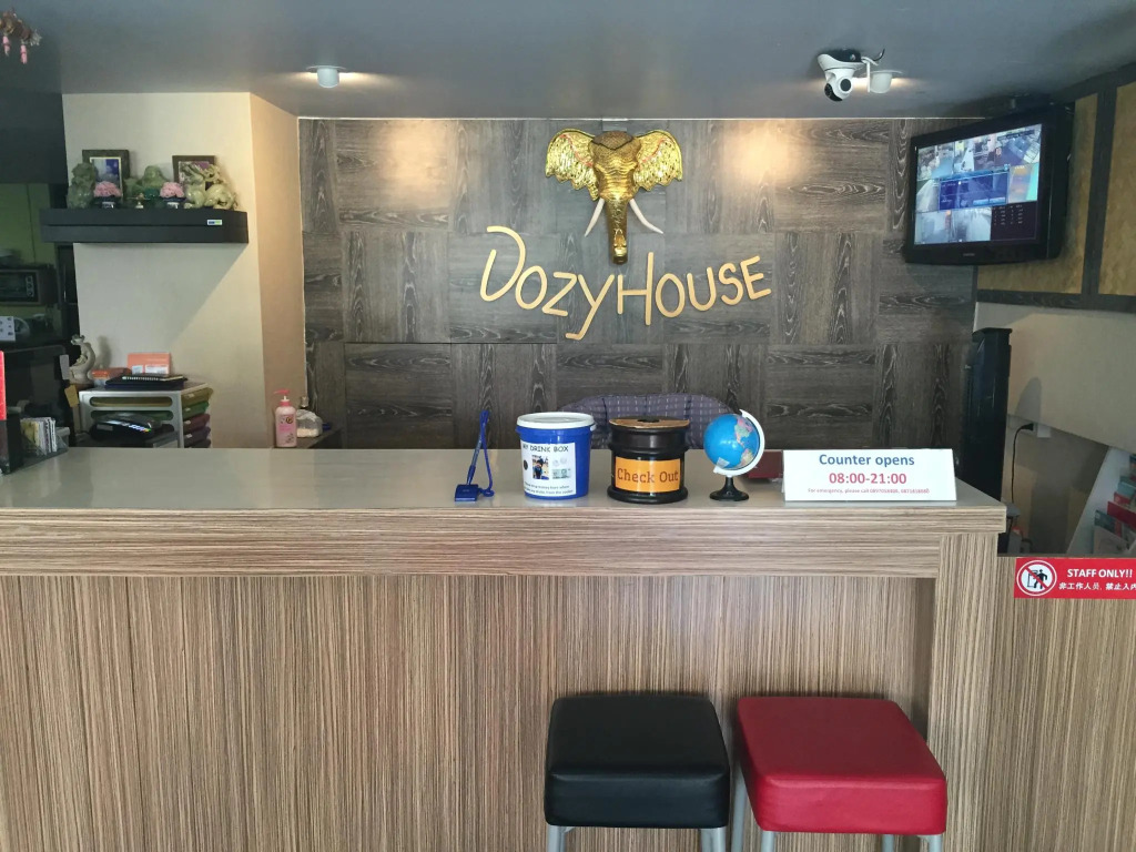 Dozy Lamoon House
