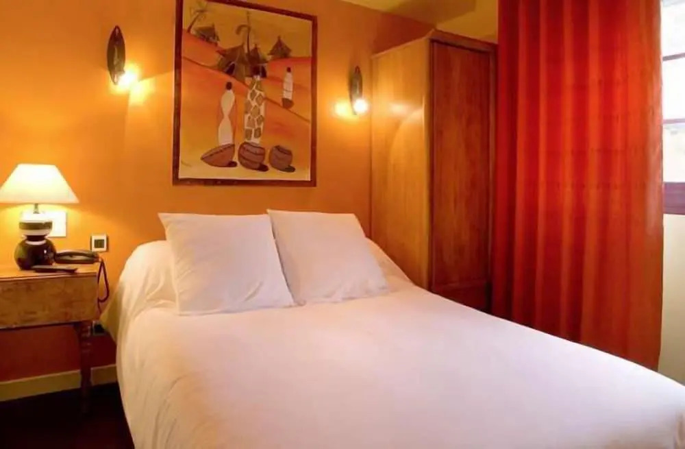 HOTEL LA COGNETTE A 25 Kilomètres de Châteauroux et 30 Kilomètres de Bourges