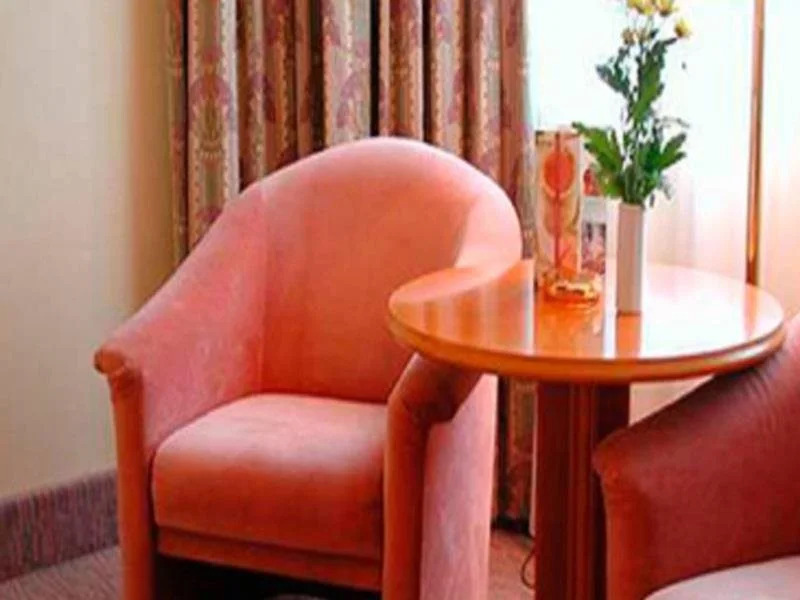 Oxford Suites & Rooms