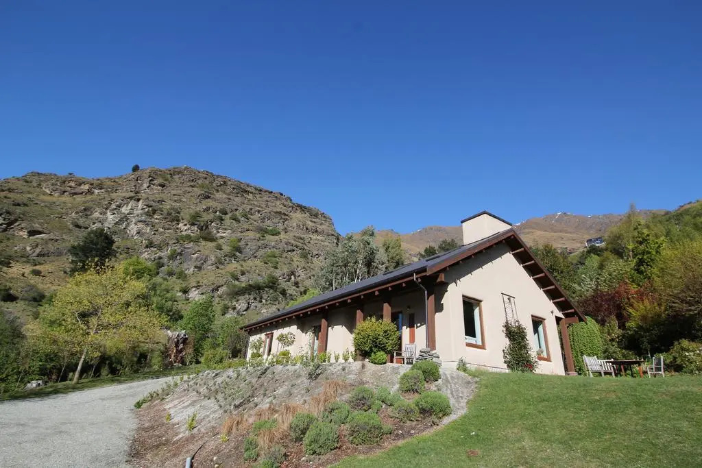 The Paddock Straw Bale Luxury Holiday House