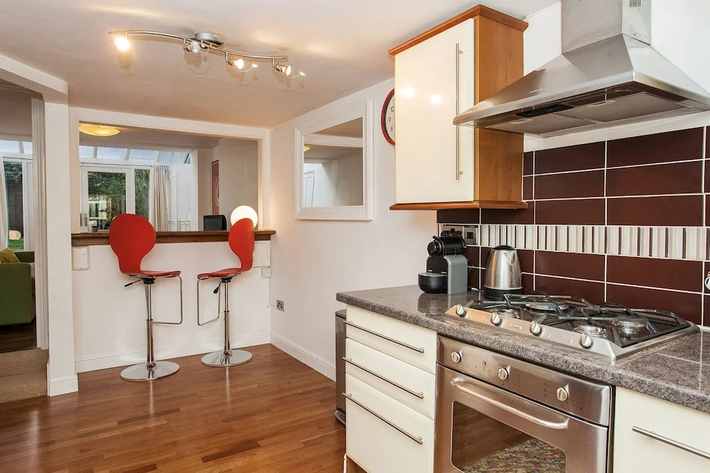 Modern 2 Bed Garden Flat, St Johns Wood
