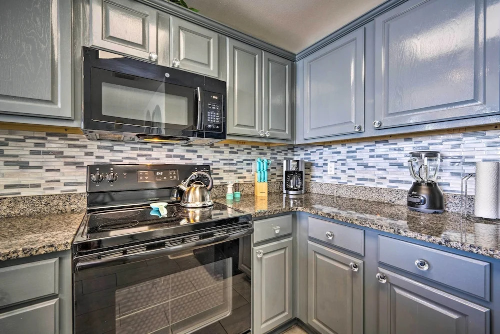 ~ 2 Mi to Disney & Universal: Orlando Resort Condo