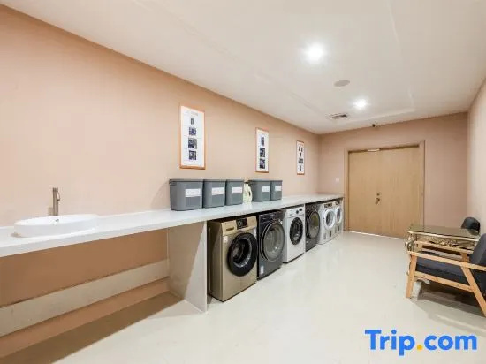 Vienna Hotel (Shenzhen North Railway Station Minzhi Branch)