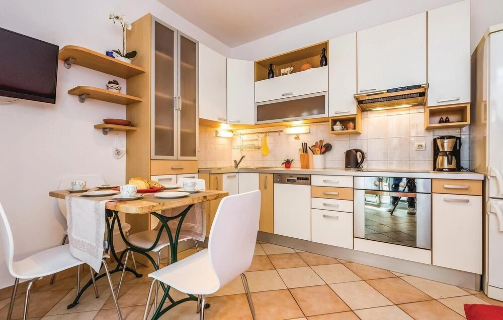 Stunning Home in Crikvenica With 5 Bedrooms and Wifi