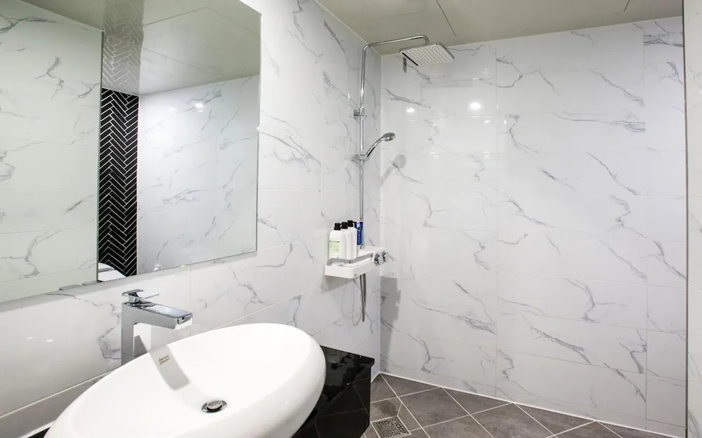 Design Hotel 2ne1 Jukdo Market Pohang(포항 죽도시장 Design Hotel 2ne1)