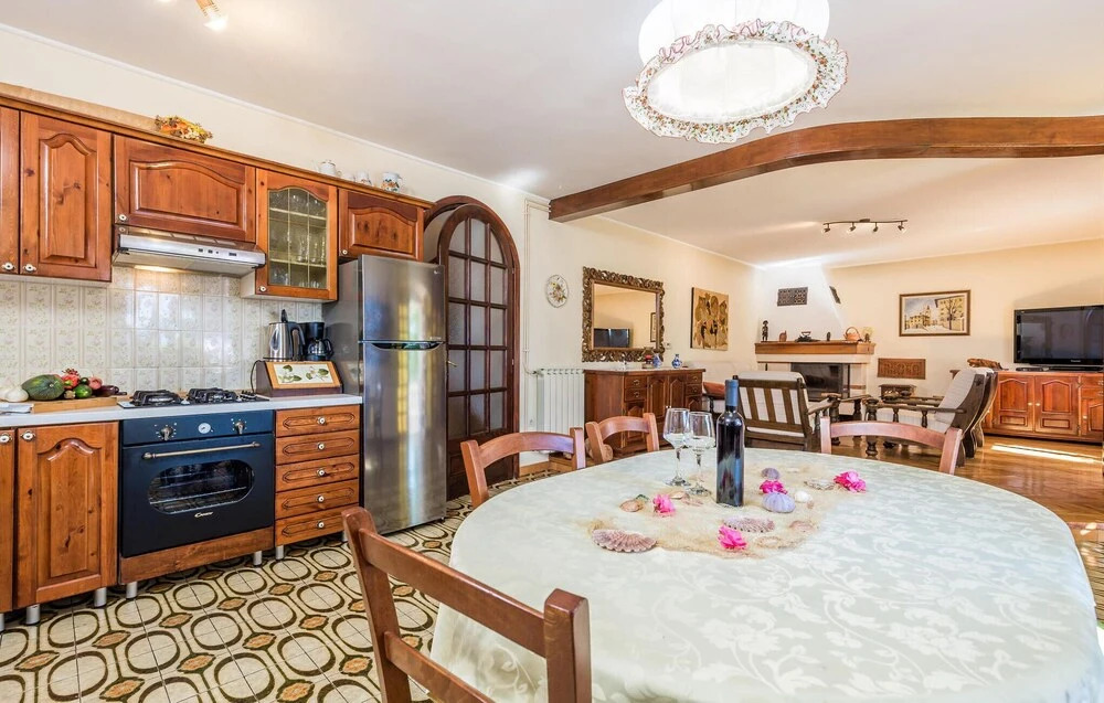 Stunning Home in Ika With 4 Bedrooms and Wifi