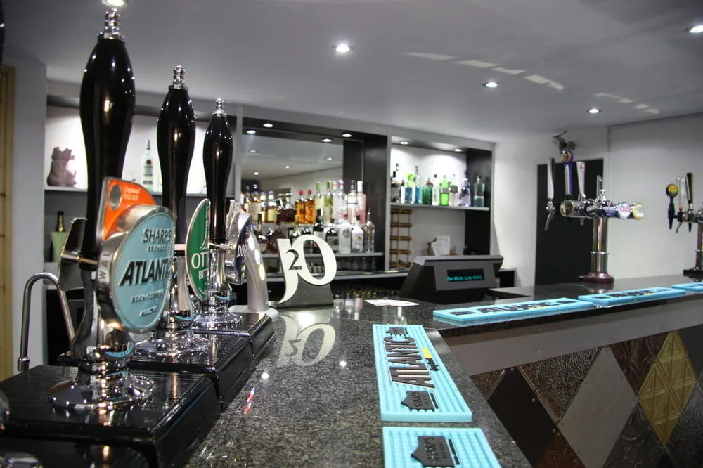 The White Lion Hotel with Free Parking, 1 Minute Walk to Yate Shopping Centre & Onsite Italian Restaurant