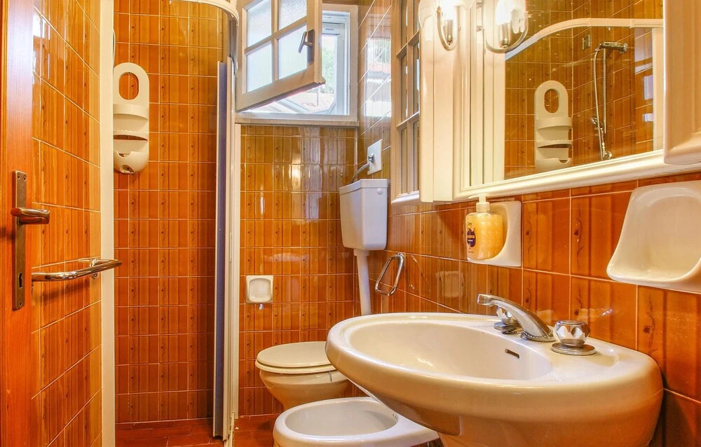 Awesome Home in Marina Romea With 5 Bedrooms and Wifi