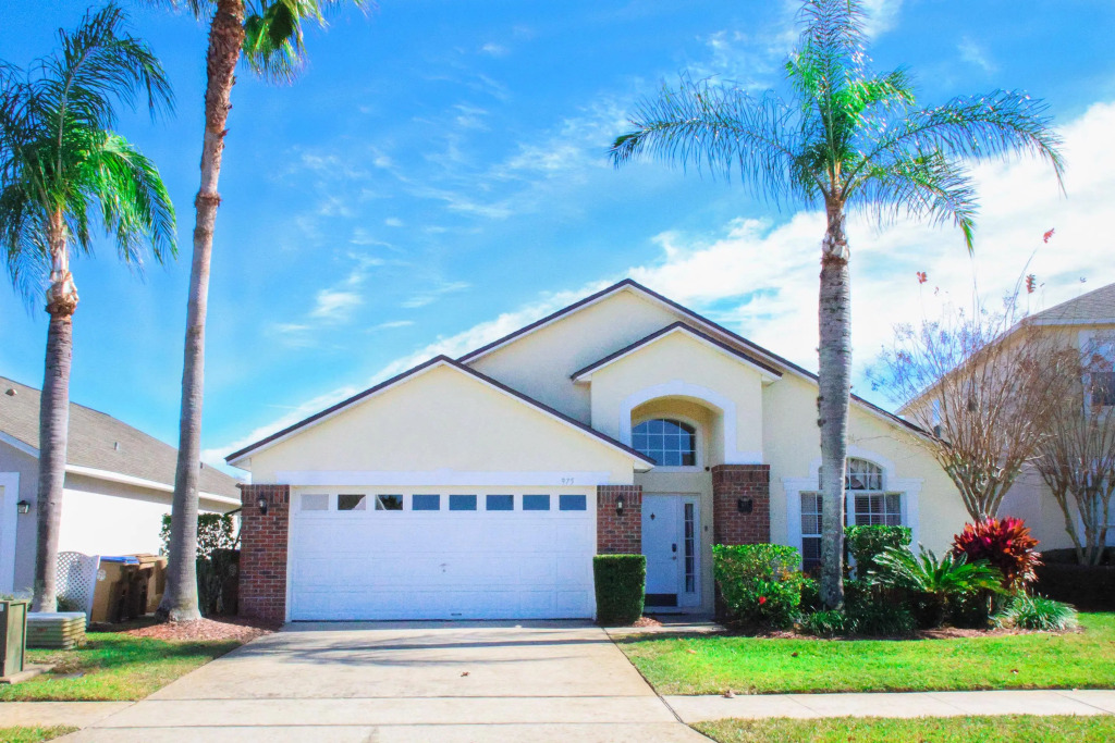 Modern Villa with Games Room & Lake View Pool, Kissimmee, US
