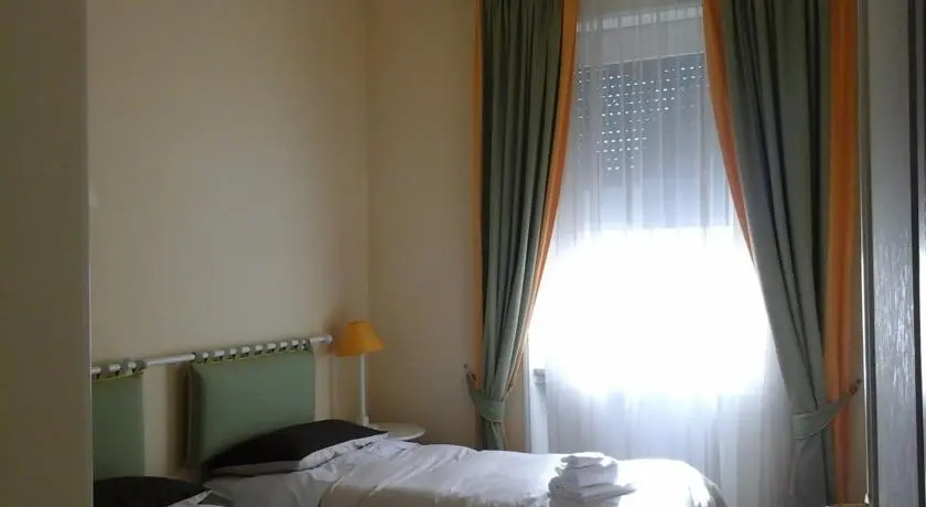 GuestHost - Piazza Bologna Apartment