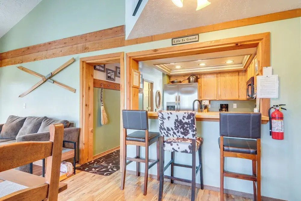 1/2 Mi to Brian Head Resort! Mtn-view Condo