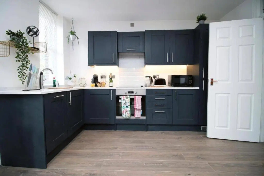 16 North Road Flat 4 by Mia Living Free Parking On Site