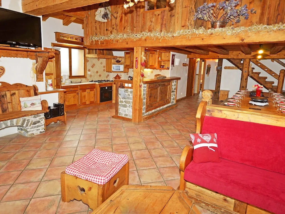 Charming Chalet in Champagny-en-vanoise Near Ski Area
