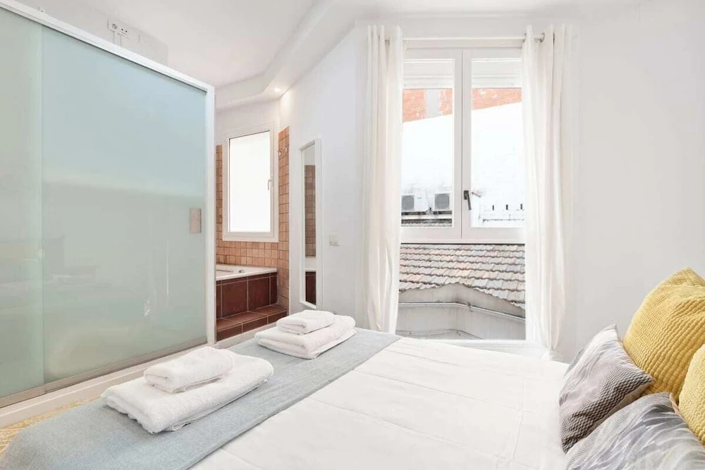 New Design 2 Bed Apt Next to the Metro
