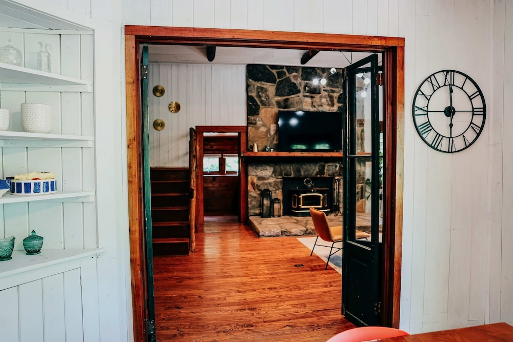 Spacious 6BR Compound w Fire Pit 15 Min to Town