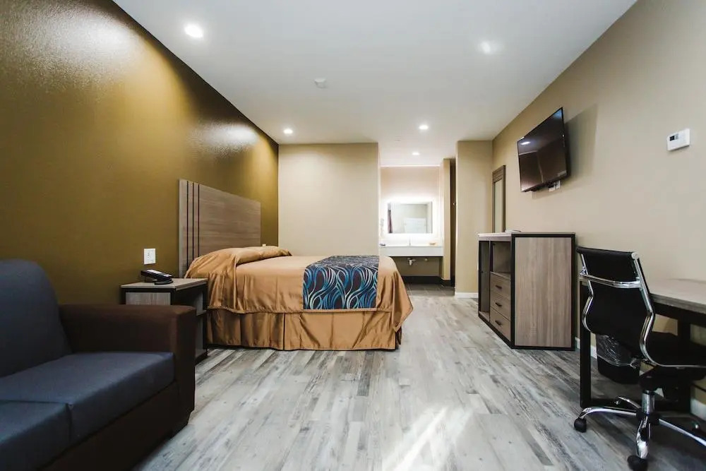 Budget Host Inn & Suites