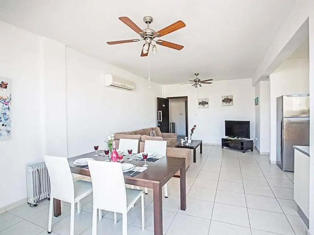 Apt Faye, Beautiful 2bdr Pernera Apartment