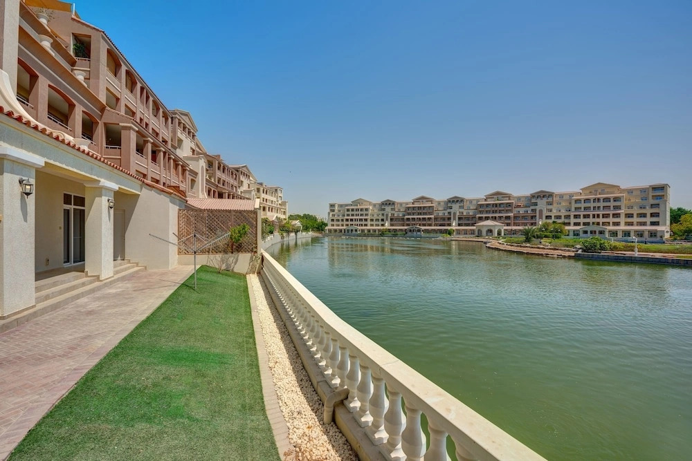 J5 Holiday Homes 3BR Apartment