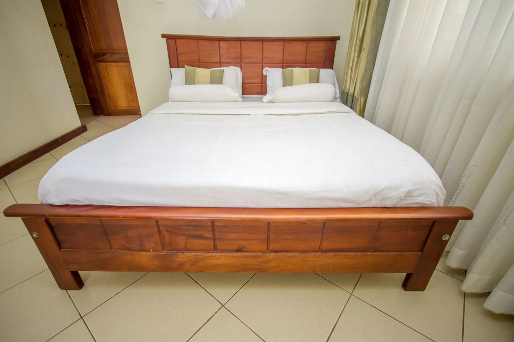 Tiptone Hotel