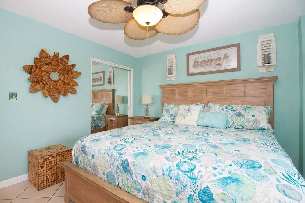 Tropic Terrace #26 - Beachfront Rental 1 Bedroom Condo by RedAwning