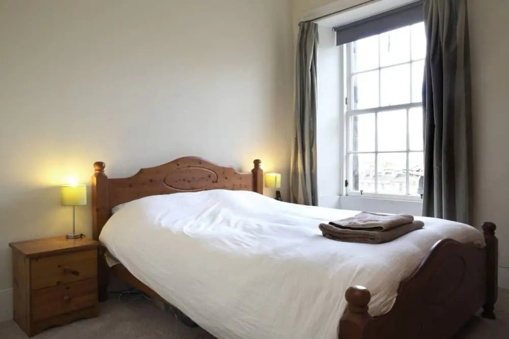 1 Bedroom New Town Flat Near City Centre Sleeps 2