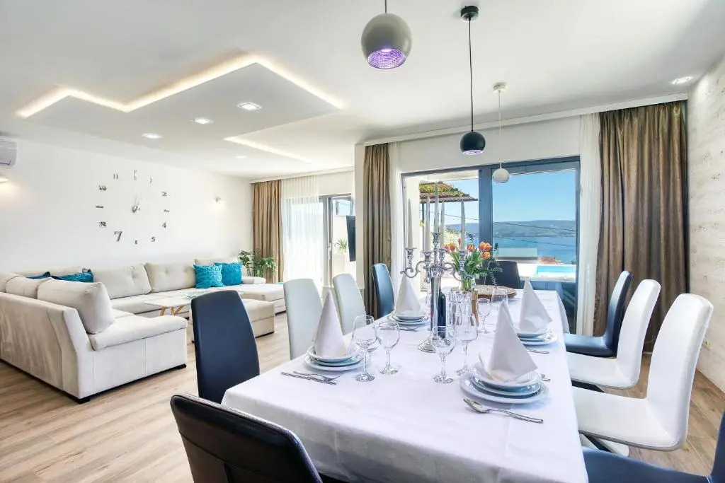 LUXURY VILLA PARADISE 120m from sandy beach, heated pool, billiard, max 12 pax