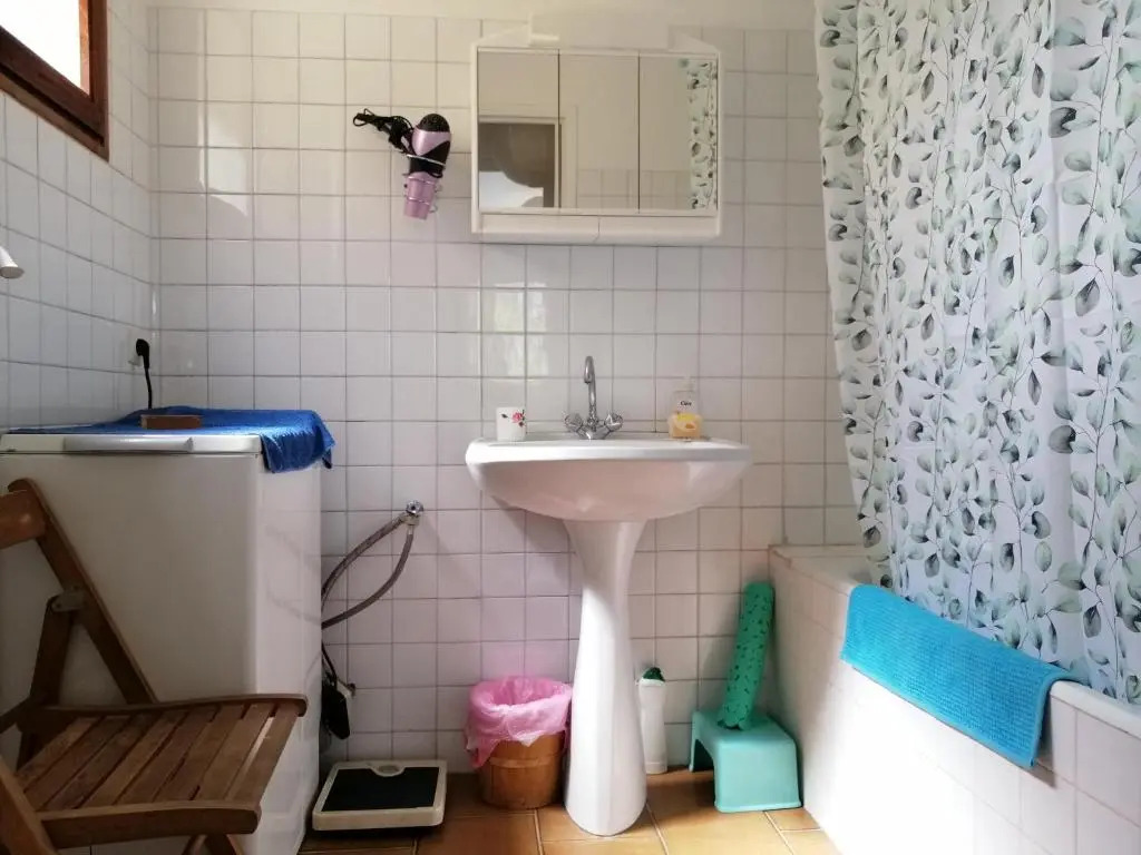 T2 36 m2, RdC de villa, clim, gd jardin clos, animx ok, quartier Mt Faron très calme, wifi, parking