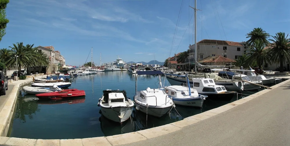 A1 - Modern apt With Balcony, sea View & Parking