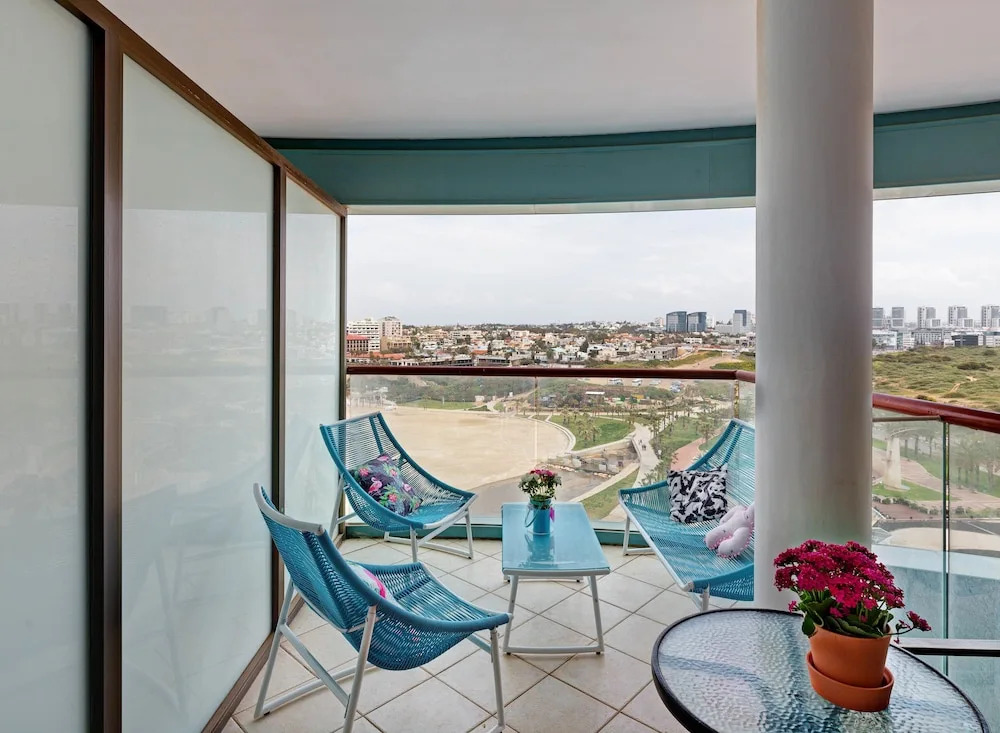 Beach Front Stylish Hugh 2DBR