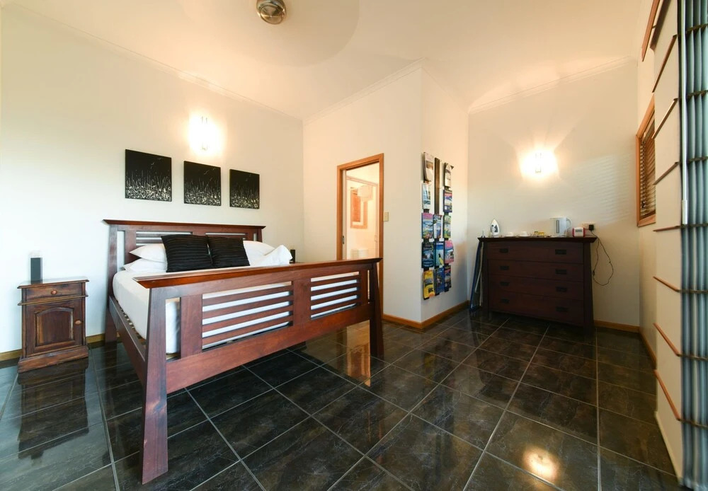 180 views king suite NB Pets must be okd by host B4 booking as T&Cs Apply CALL Bella Vista on Nara