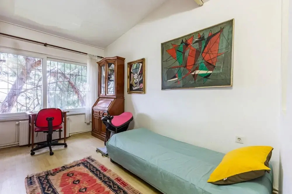 Unique House with Tree Inside near Sea in Maltepe