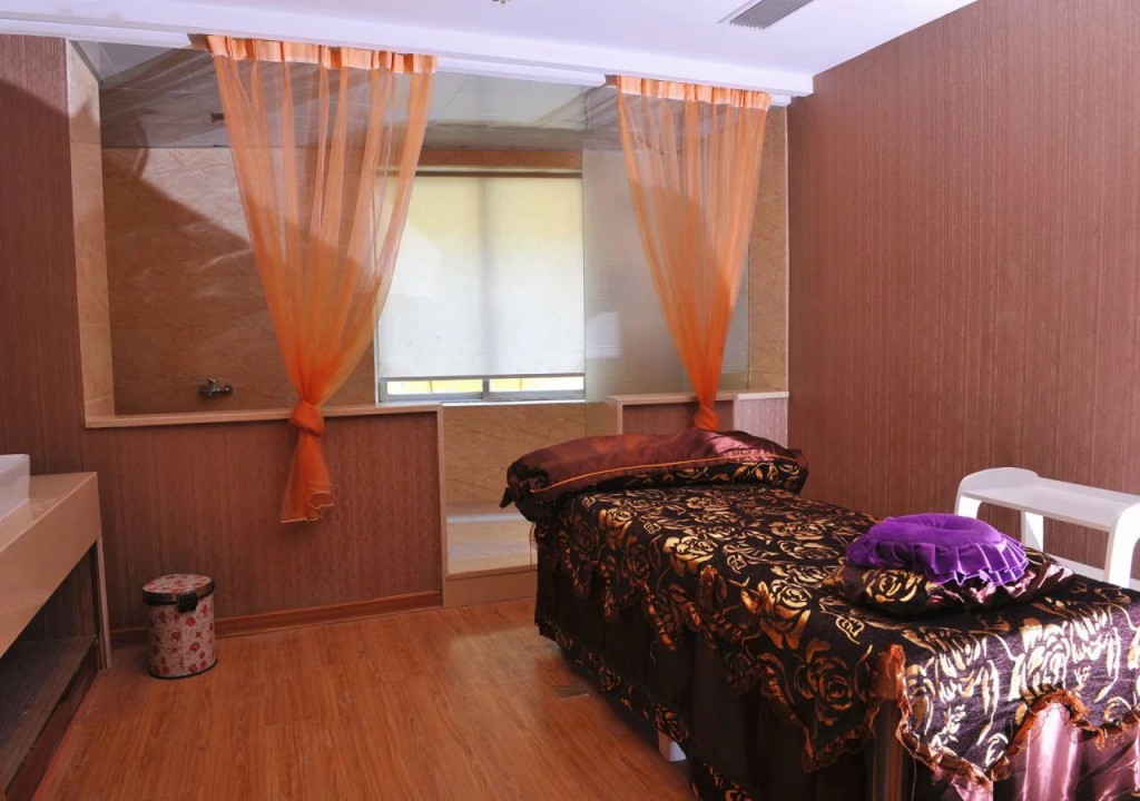City Hotel(Hangzhou Renmin Road Metro Station)