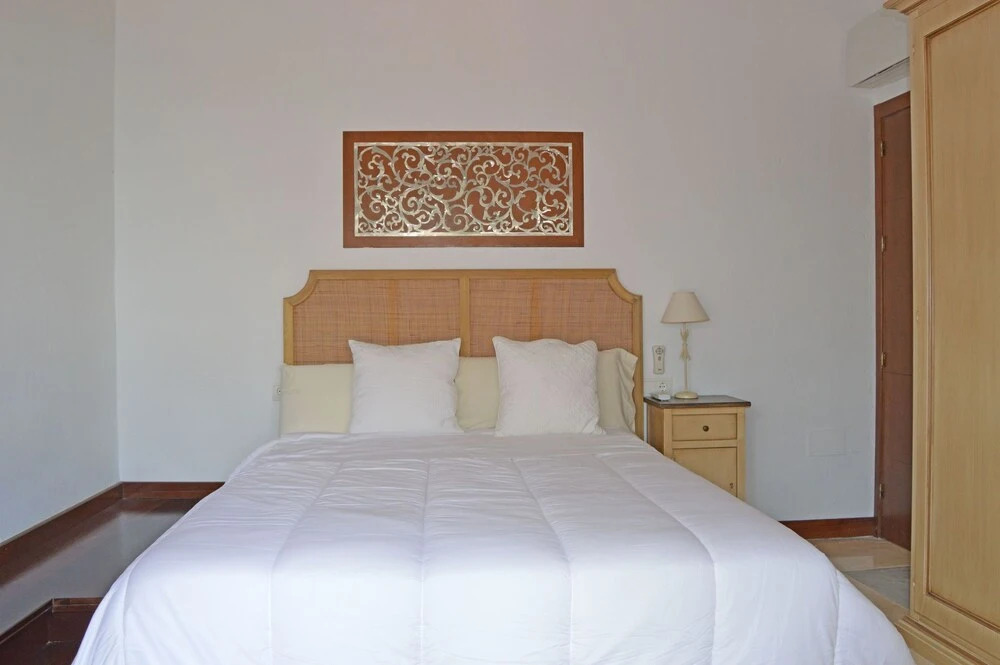 Beachfront villa protected private pool 4 bedrooms Marbella